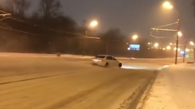 Μπαίνει μόνο με το πλάι!